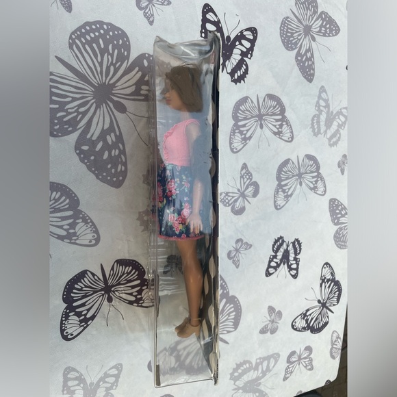 Barbie Fashionistas 26 Spring into Style Curvy DMF28 - Picture 5 of 12